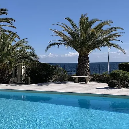 Un Coin De Paradis Au Pied De La Grande Bleue * Saint-Raphaël