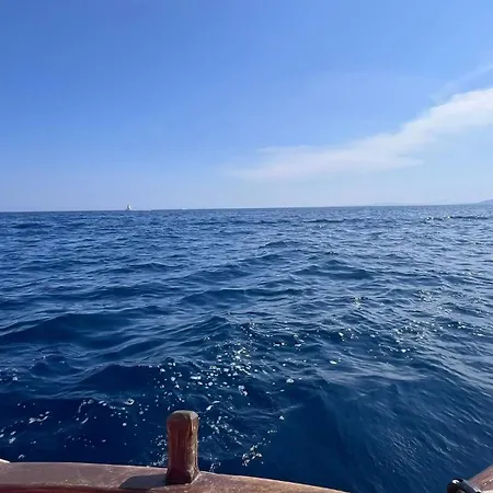 Un Coin De Paradis Au Pied De La Grande Bleue *
