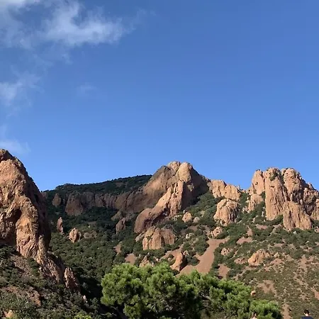 Un Coin De Paradis Au Pied De La Grande Bleue *